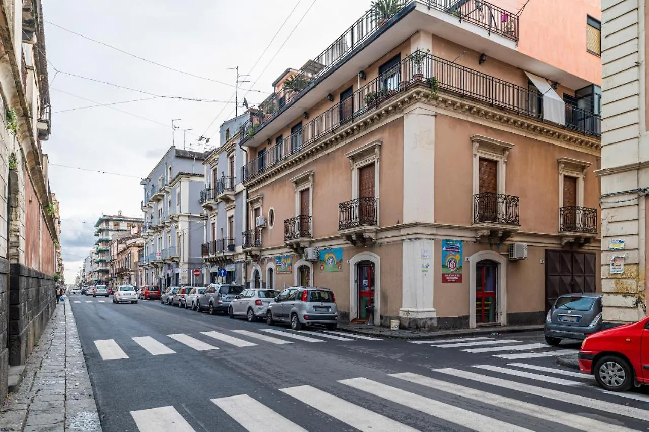 Catania Central And Comfy Apartments 0*,  Włochy